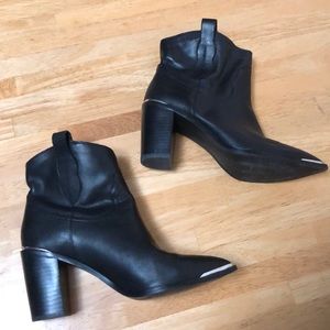 Steve Madden ZORA leather bootie